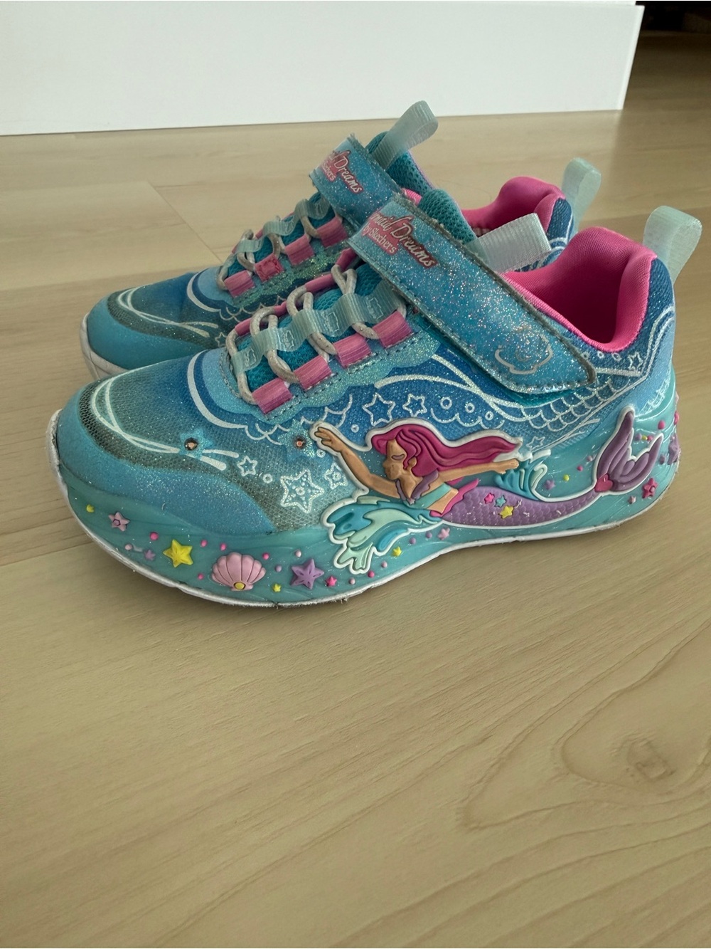 SKECHERS girls size 10.5 Mermaid Dreams Light Up Sneakers Blue Glitter Mesh